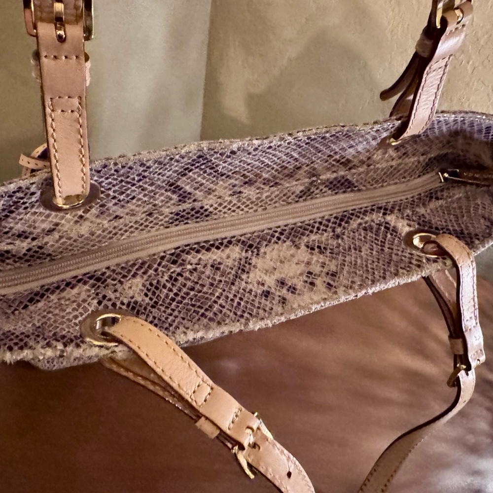 **SALE**Michael Kors Snake Print Tote Bag - Picture 14 of 16